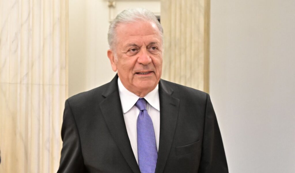 Dimitris Avramopoulos appeals to Supreme Court to annul European arrest warrant