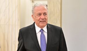 Dimitris Avramopoulos appeals to Supreme Court to annul European arrest warrant