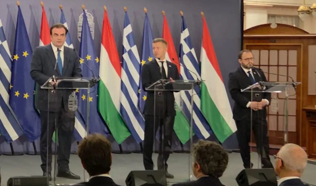Pierrakakis meets Hungary’s PM Magyar in Budapest