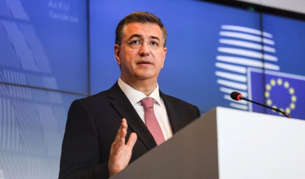 Tzitzikostas proposes ending daylight saving time changes twice a year