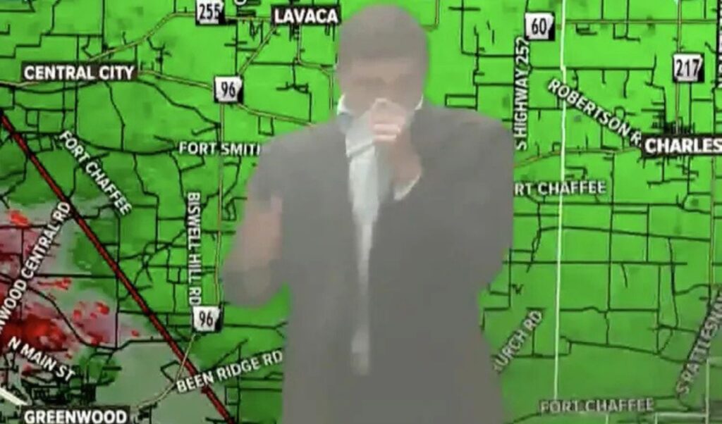 Arkansas meteorologist continues tornado warning broadcast live despite studio fire