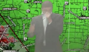 Arkansas meteorologist continues tornado warning broadcast live despite studio fire