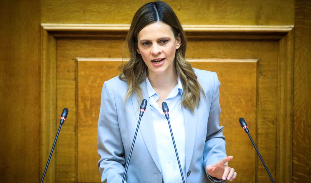 Achtsioglou open to political alliance with Tsipras against New Democracy