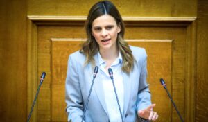 Achtsioglou open to political alliance with Tsipras against New Democracy