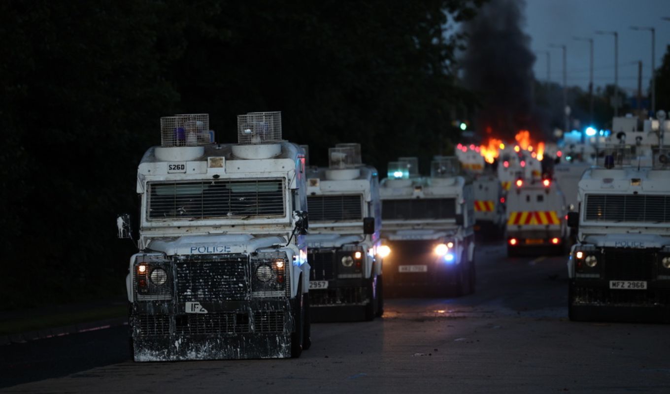 Belfast: Lower intensity riots after victim's family appeal - Investigation into online violence incitement (Images & Video)
