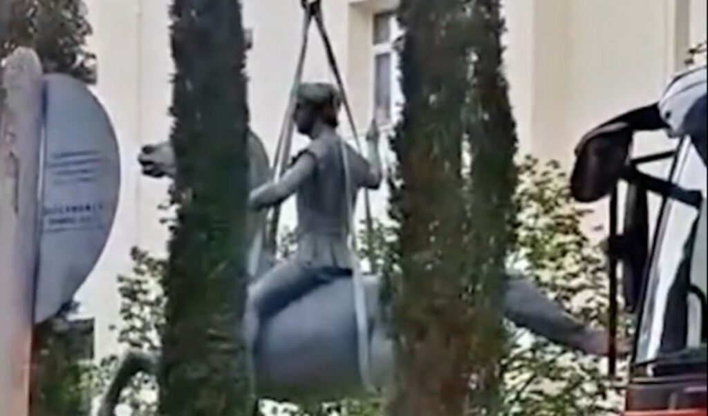 Drama: Turkish media outrage over Alexander the Great statue in mosque