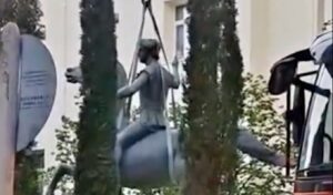 Drama: Turkish media outrage over Alexander the Great statue in mosque
