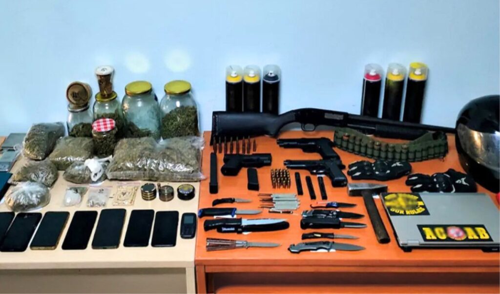 Thessaloniki crime ring busted: Guns, knives & drugs at sports venues