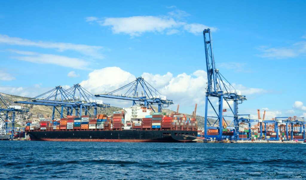 Greece’s trade deficit drops 25.2% in April – ELSTAT data