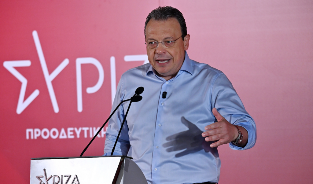 Famellos poses ultimatum to SYRIZA: “Stand with or against Tsipras?”