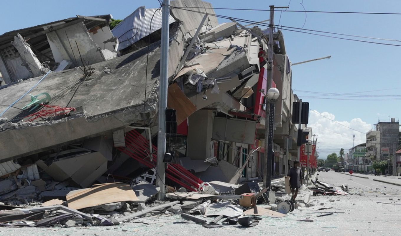Philippines: 41 dead from powerful 7.8 magnitude earthquake, rescue operations continue - Hope the number won't increase further (Images & Video)