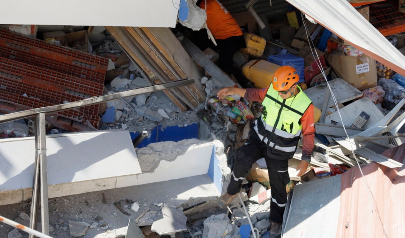 Philippines: 41 dead from powerful 7.8 magnitude earthquake, rescue operations continue - Hope the number won't increase further (Images & Video)