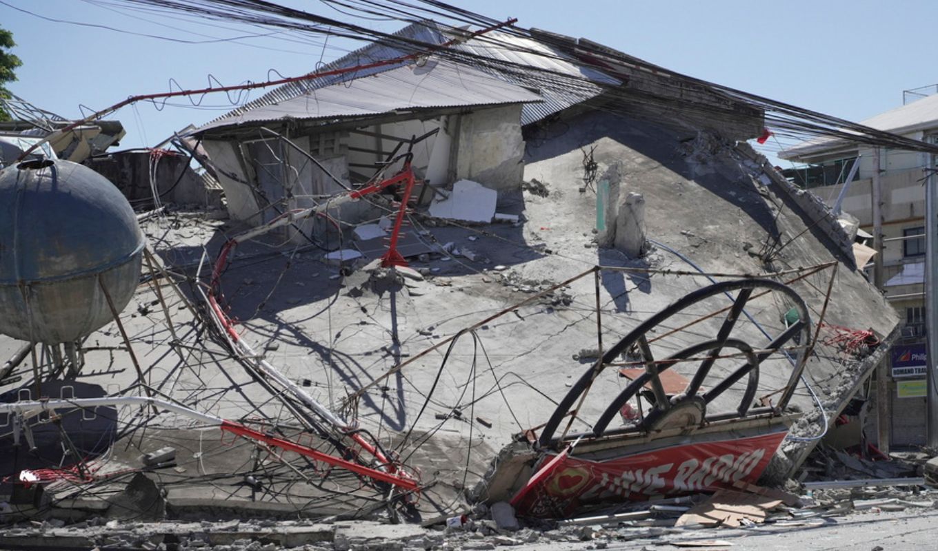 Philippines: 41 dead from powerful 7.8 magnitude earthquake, rescue operations continue - Hope the number won't increase further (Images & Video)