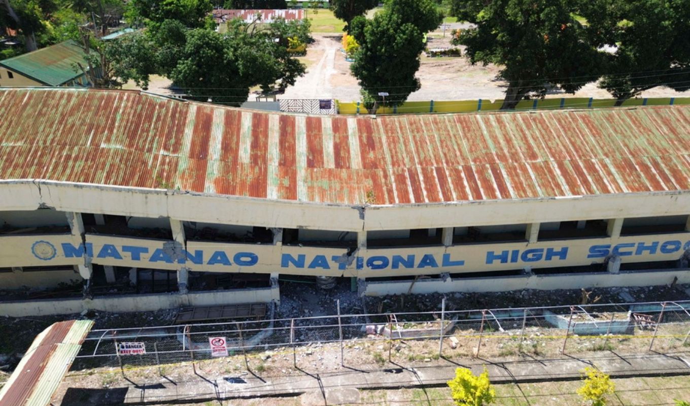 Philippines: 41 dead from powerful 7.8 magnitude earthquake, rescue operations continue - Hope the number won't increase further (Images & Video)