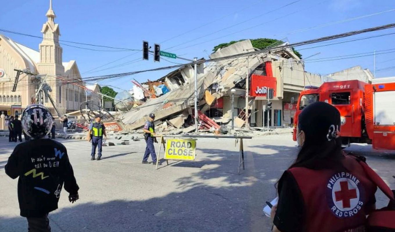 Philippines: 41 dead from powerful 7.8 magnitude earthquake, rescue operations continue - Hope the number won't increase further (Images & Video)