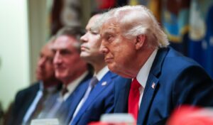 Trump defeats in House: $8 billion Ukraine aid approved