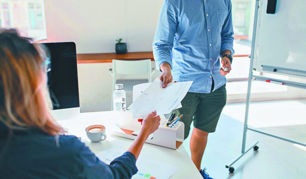 France heatwave: Can you wear shorts to the office?