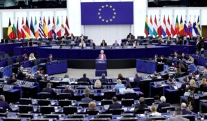 European Commission warns Greece despite growth: 10 yellow cards on diesel, tax breaks and public debt