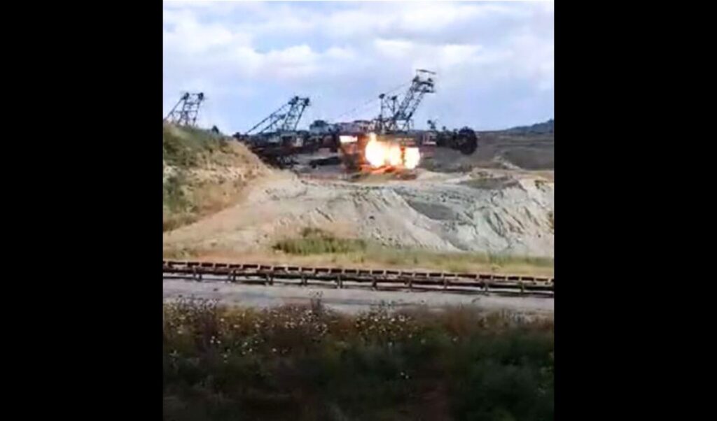 Kozani: Controlled demolition of three giant DEI excavators at Mavropigi mine (Video)