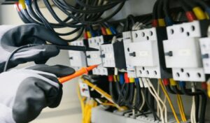 Greece’s €9M electricity theft ring: Hotels, restaurants & gas stations exposed