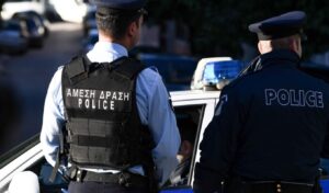 Armed robber hits Greece gaming shop, caught by police