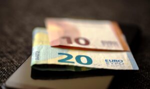Net salaries: Greece among EU’s lowest tax burden countries