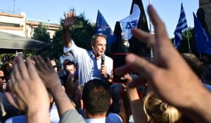 Mitsotakis in Aigaleo: “Greece will not go back to failed experiments”