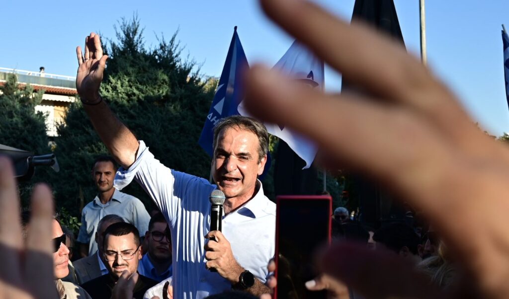 Mitsotakis launches two-front offensive on inflation and reforms