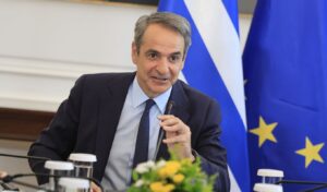 Mitsotakis shifts focus to economy with supermarket price summit and new regional tours