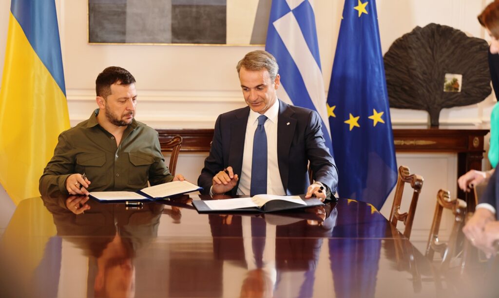 Mitsotakis meets Zelensky in Brussels: Ukraine war and bilateral cooperation on the agenda