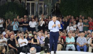 Tsipras accelerates with poll momentum: ELAS informal congress plans revealed