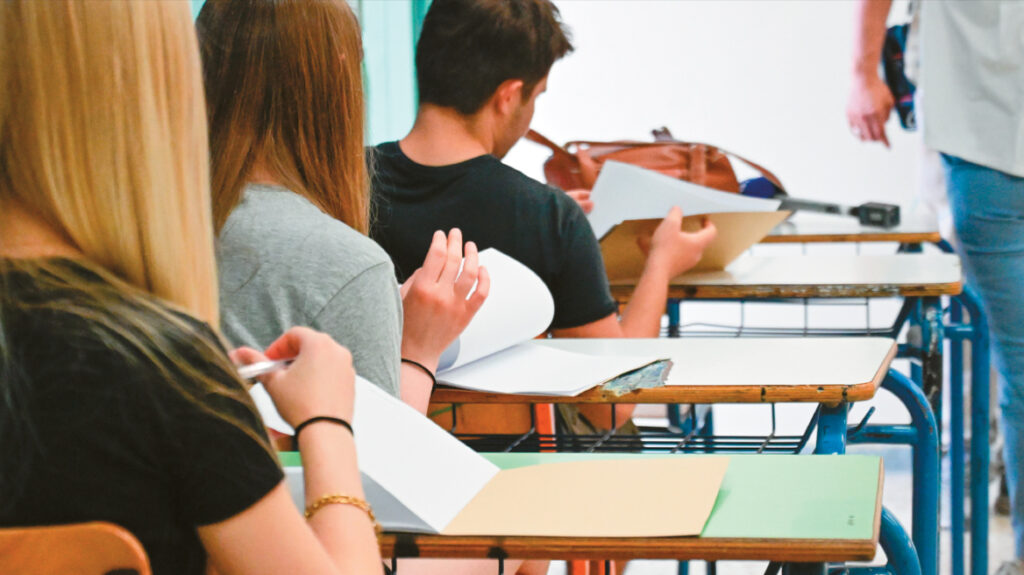 University entrance scores 2026: Fewer top students, law schools drop