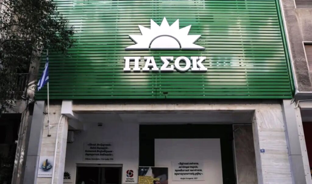 PASOK declares New Democracy as main political opponent after council meeting
