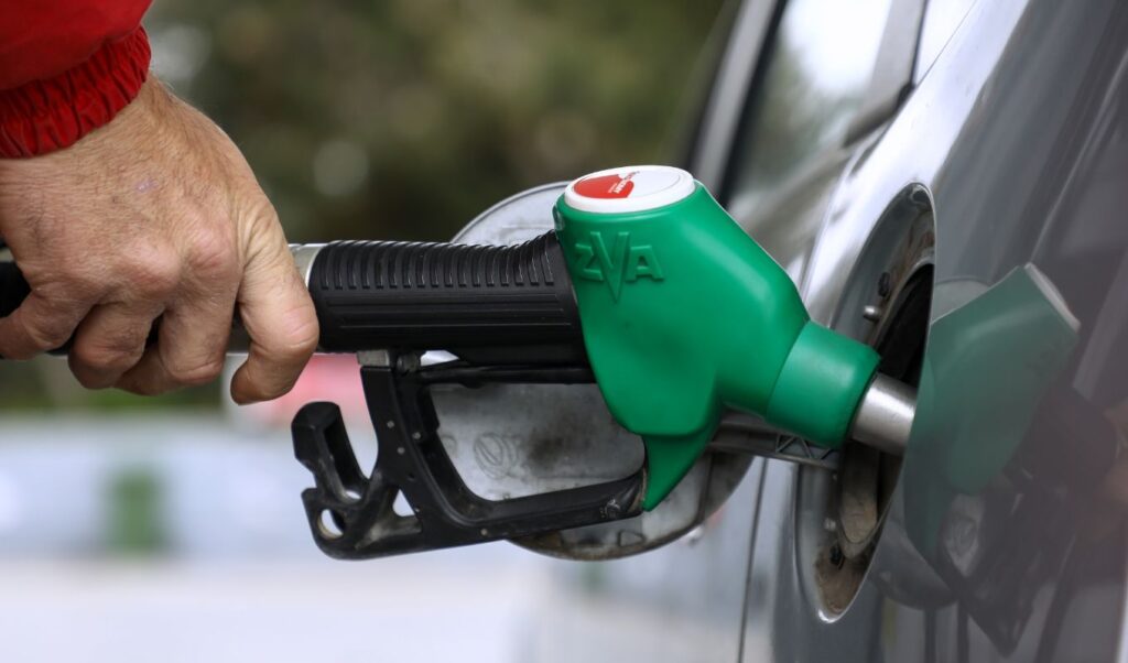 Oil prices drop after Iran-Israel agreement – Brent falls below $94 per barrel