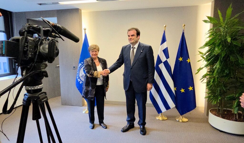 Greece leads Southeast Europe as IMF praises economic transformation