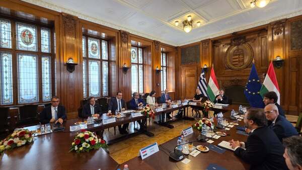 Kyriakos Pierrakakis meets with Hungary's Prime Minister and Finance Minister