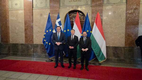 Kyriakos Pierrakakis meets with Hungary's Prime Minister and Finance Minister