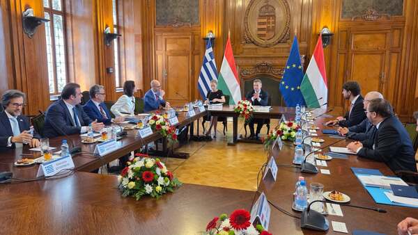 Kyriakos Pierrakakis meets with Hungary's Prime Minister and Finance Minister