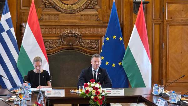 Kyriakos Pierrakakis meets with Hungary's Prime Minister and Finance Minister