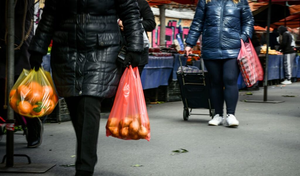 Greek inflation drops to 5.2% in May amid soaring fuel prices
