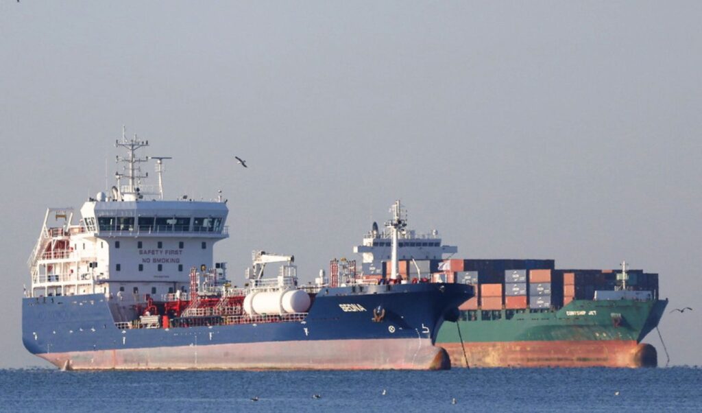 Oil prices soar: Brent above $95, WTI surpasses $92