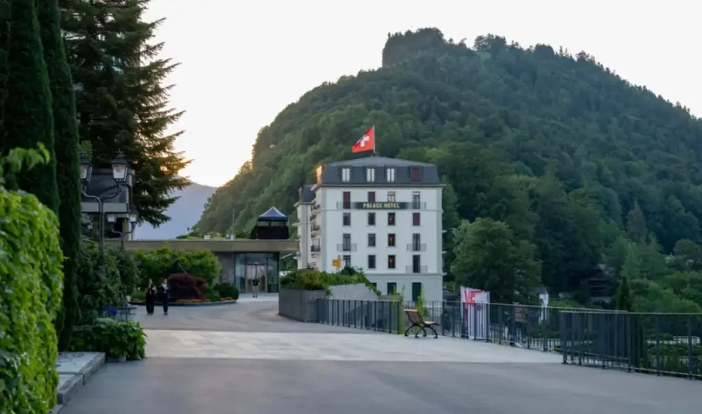 US-Iran talks begin in Switzerland amid Middle East crisis