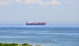 Gulf of Oman: US forces strike oil tanker – Three sailors missing