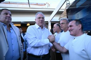 Greece’s minister reveals national supermarket price deal