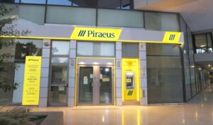 Piraeus Bank signs new collective agreement with €1,700 minimum wage