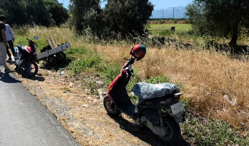 Shocking motorcycle crash in Crete: Bike crashes into parked motorcycle towing cart