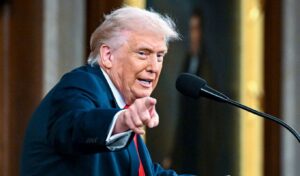 Trump calls House resolution to end Iran war “unpatriotic”