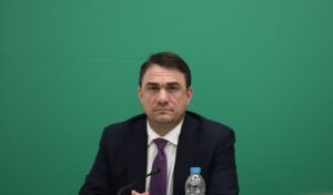 PASOK spokesman: “Our rival is New Democracy, not Tsipras”