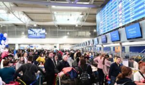 Parents and kids sit together free: Europe’s big airline rule change