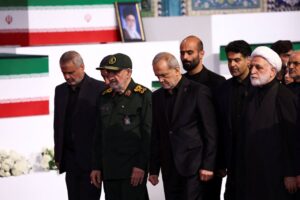 Iran: Pezeshkian prays over Ayatollah Khamenei’s body (Video)
